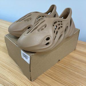 Adidas Yeezy Foam Rnnr Mist size 9.5 US